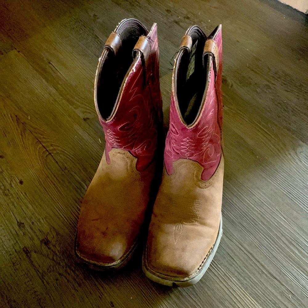 These are brown and red/pink and are size2
